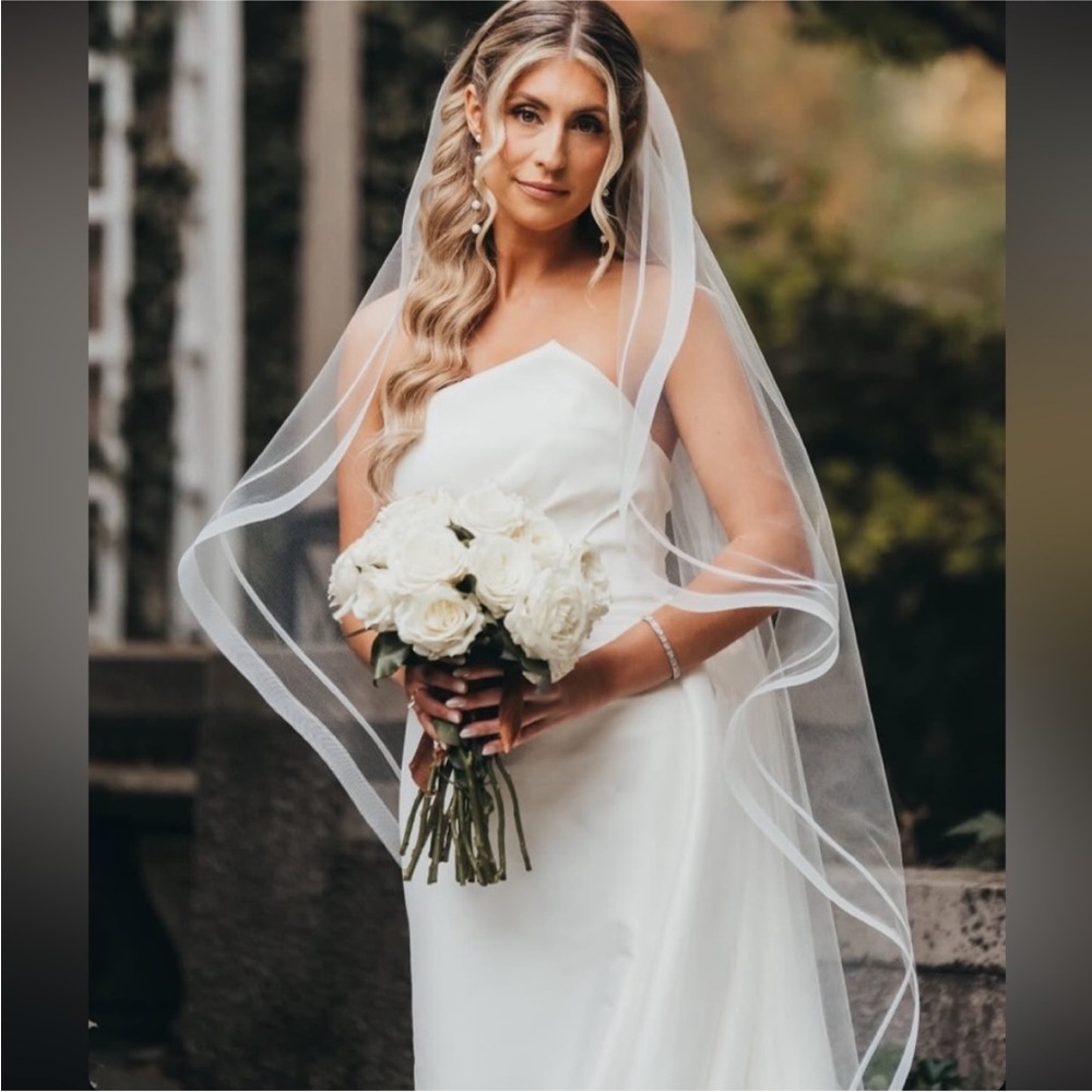 Miss Allaneous “Madison” horsehair trim wedding veil